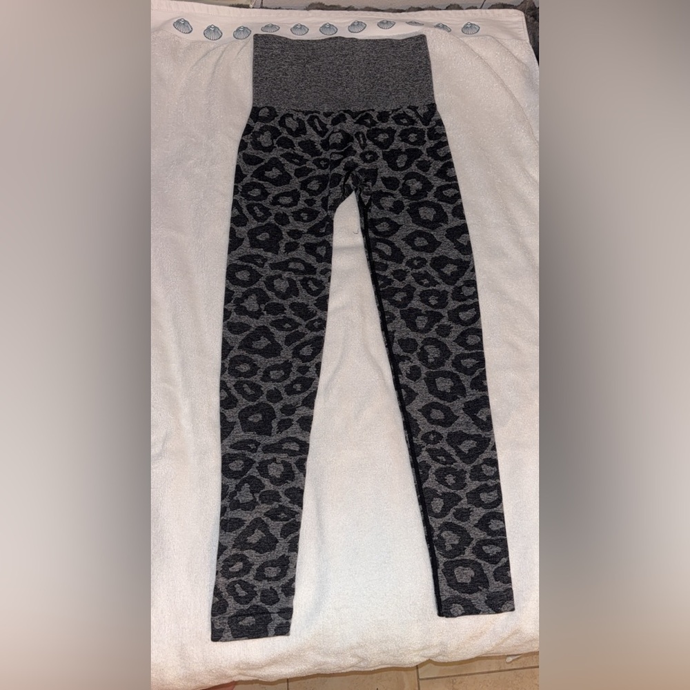 NVGTN Animal Print Leggings in Gray and Black